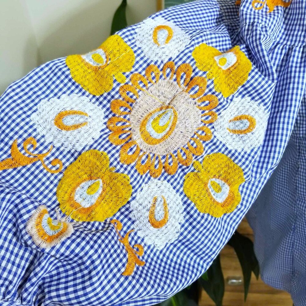 Top, Blouse. Blue & White Gingham. Embroidered. Jennifer & Grace. - Picture 7 of 16